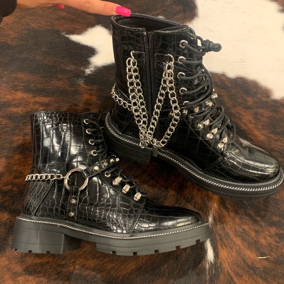 Studded leather boots - Picture 3 of 5